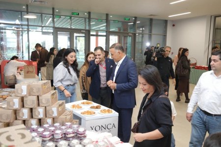 “Veysəloğlu”nun tərəfdaşlığı ilə ADA İbtidai Məktəbində xeyriyyə festivalı keçirildi