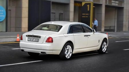 Bakıda hərraca çıxarılan lüks “Rolls Royce”un sahibi kimdir? 