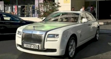 Bakıda hərraca çıxarılan lüks “Rolls Royce”un sahibi kimdir? 