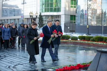 Veysəloğlu Şirkətlər Qrupunun rəhbər heyəti soyqırım qurbanlarını yad etdi