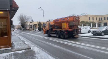 Paytaxtda qardan təmizləmə işləri davam edir