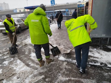 Paytaxtda qardan təmizləmə işləri davam edir